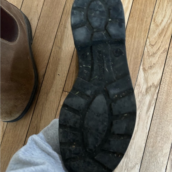 Size women’s 10 suede BLUNDSTONES. In GUC - Picture 2 of 5